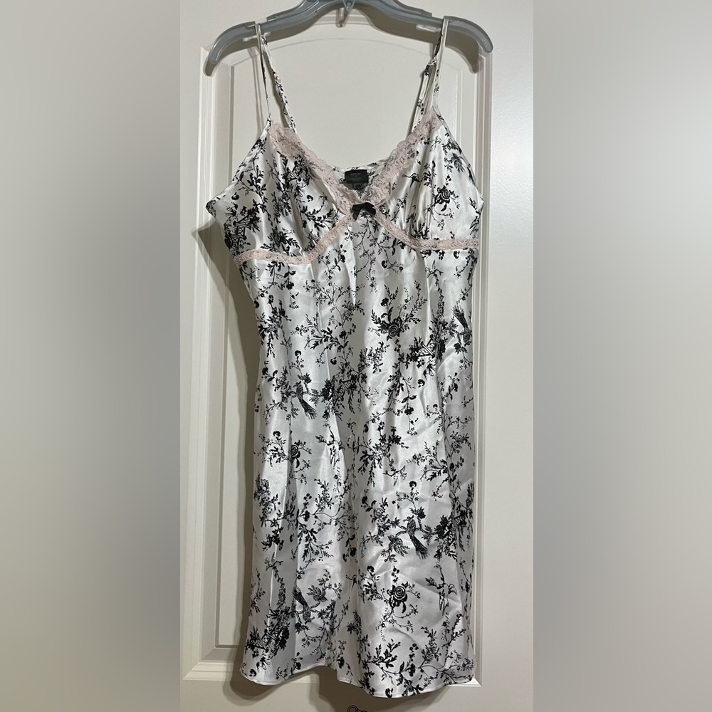 Apt. 9 White and Black Satin Chemise with Floral Design